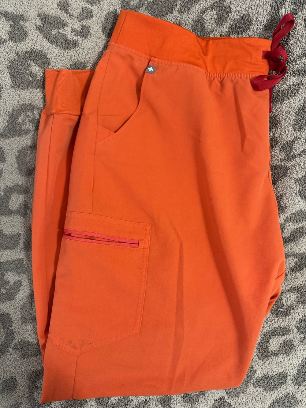 Figs sunset orange Zamora Joggers XXL